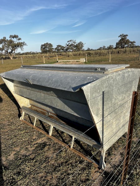 Sheep feeder
