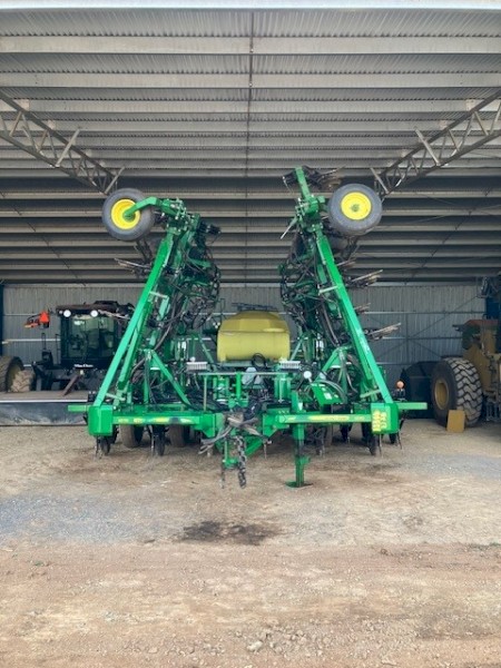 2012 John Deere 1870 Conservapak and 1910 Air Cart