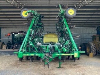 2012 John Deere 1870 Conservapak and 1910 Air Cart