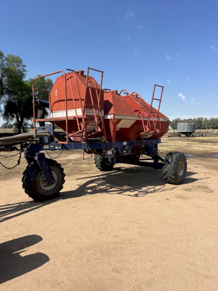 Morris 3 bin 7130 tow behind cart 