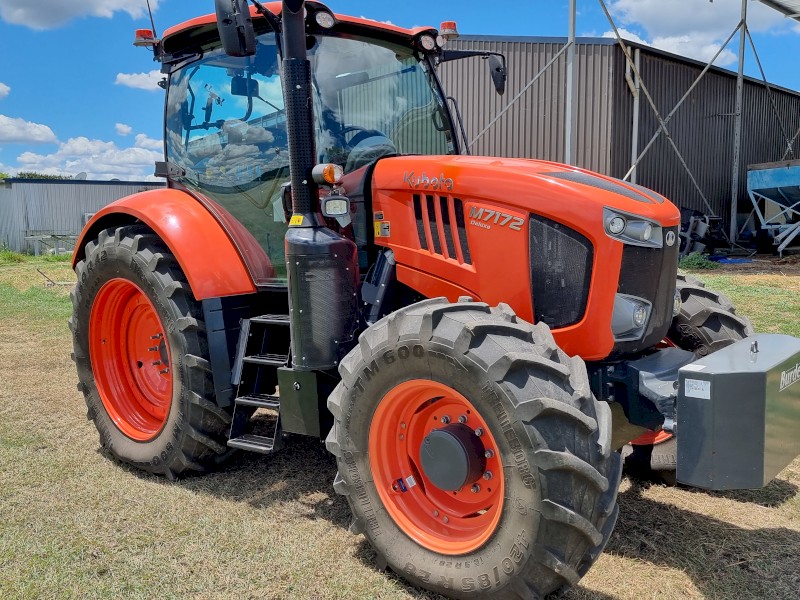 2021 Kubota M7172 Deluxe Tractor