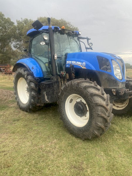 2015 New Holland T7.200 Tractor And Loader