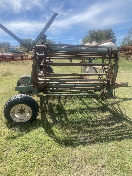 John Shearer Twin Bale Feedout cart