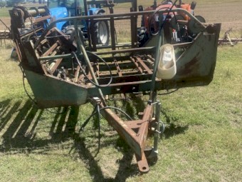 John Shearer Twin Bale Feedout cart