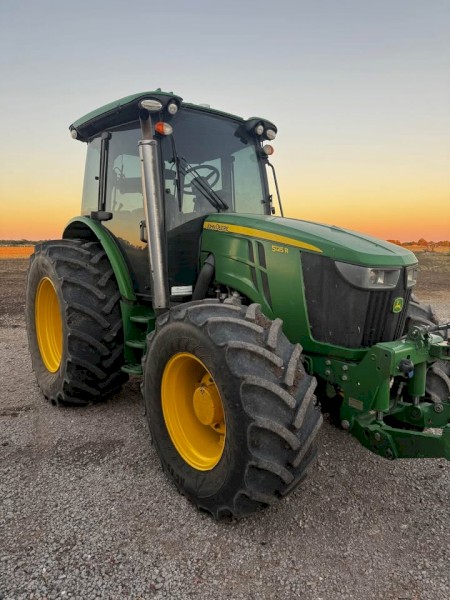 2017 John Deere 5125R Tractor