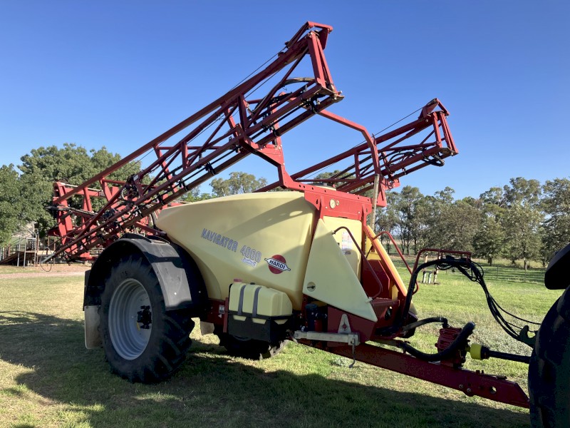2013 Hardi Navigator 4024 Boom Spray