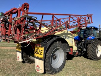 2013 Hardi Navigator 4024 Boom Spray