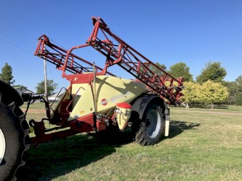 2013 Hardi Navigator 4024 Boom Spray