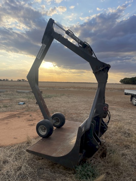 Cotton module handler / bale grab McCormack Industries