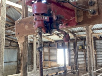 Sunbeam Shearing Stands x 3