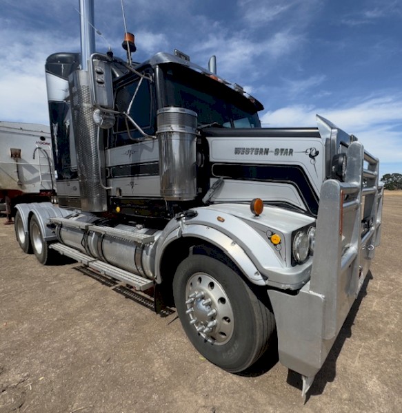 2007 Western Star 4800FS2 and Moore 2017 34x6 TOA  Selling together or will seperate