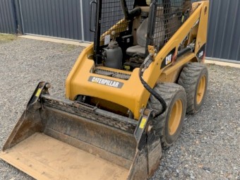 2015 Caterpillar 216B3 Skid Steer Wheeled Loader with 4 in 1 bucket