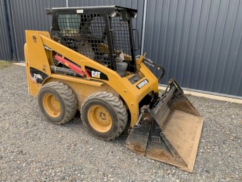 2015 Caterpillar 216B3 Skid Steer Wheeled Loader with 4 in 1 bucket