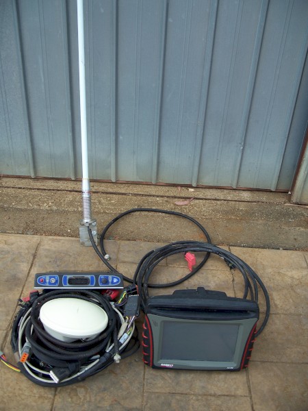 TRIMBLE FM750  screen with RTK activation.