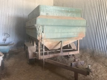 Dual Axle Grain Trail Feeder