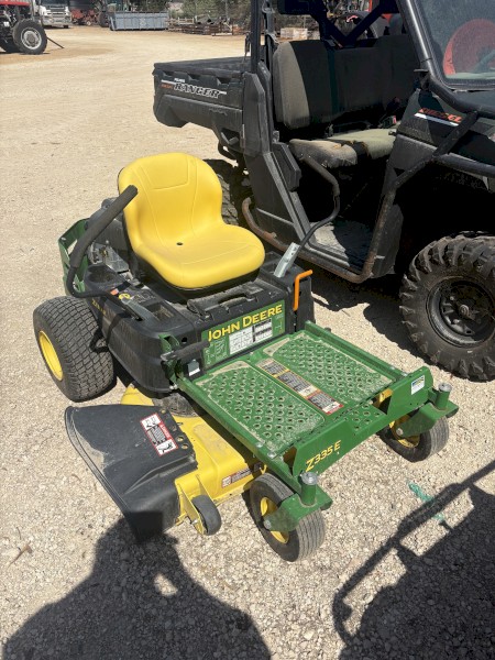 John Deere Z335E 110 Ride on Lawnmower