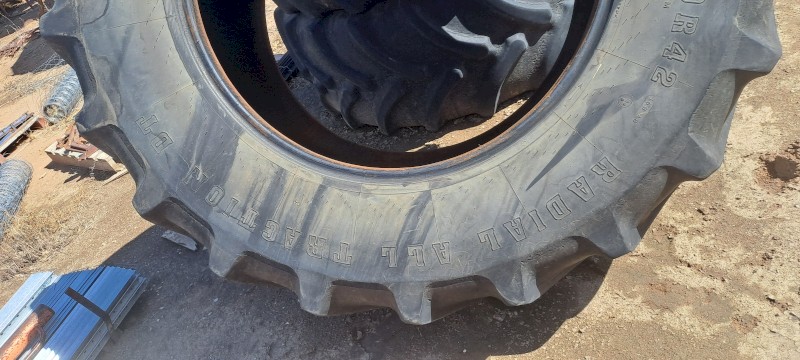 Firestone 710/70R42 tyres