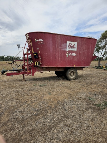 BvL Dual Blade Mixer Wagon