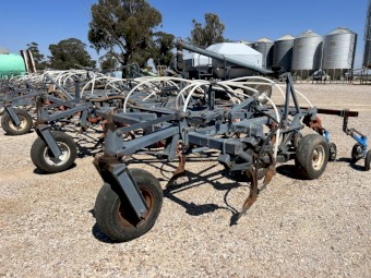 Flexicoil ST820 and 2320 Seed Cart