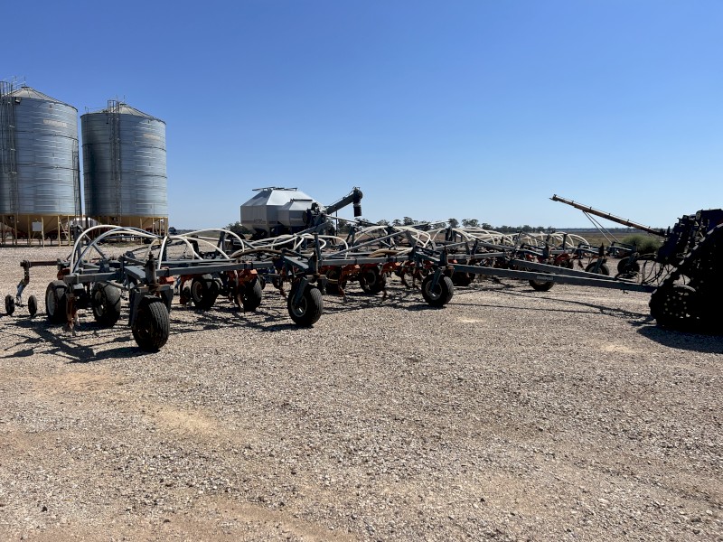 Flexicoil ST820 and 2320 Seed Cart