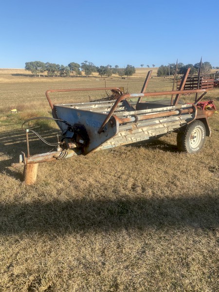 Pearce Offsider Round Bale Feedout Machine