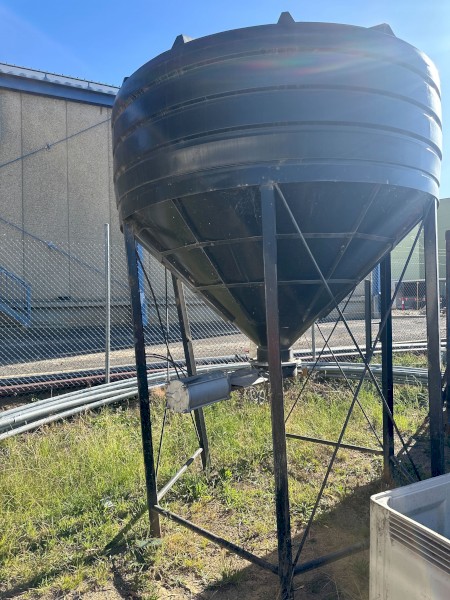 6m3 Clark Industrial Silo Hopper on 3.5m frame with Pneumatic Knife Gate