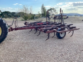 International 2-11 29 Tyne Scarifier
