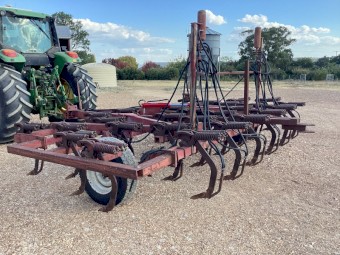 International 2-11 29 Tyne Scarifier