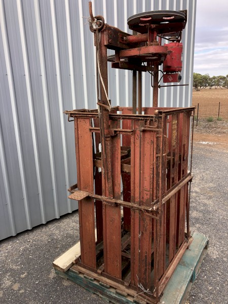 Sunbeam single box electric wool press