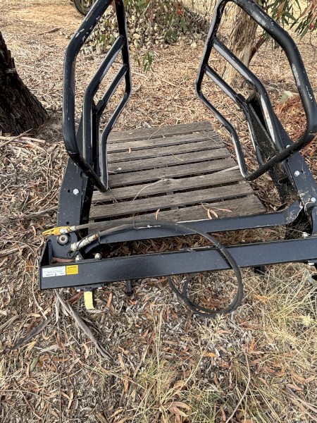Silage round bale grab. Euro Hitch. Challenge  Implements