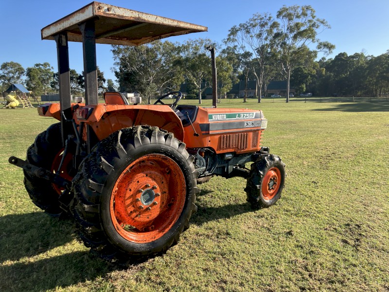 Kubota L3750