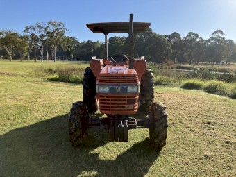 Kubota L3750