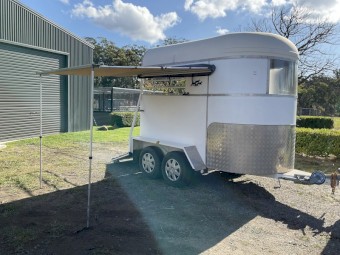1980 Olympus del93a Deluxe 2 horse straight loader horse float