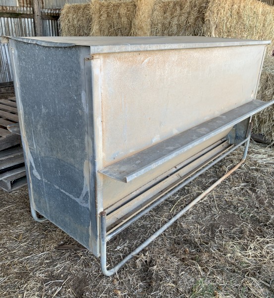 Cowra Lick Feeder