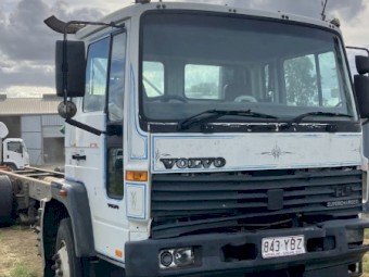2001 Volvo FL6 