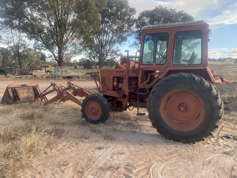 Belarus MTZ-82 Tractor and Loader