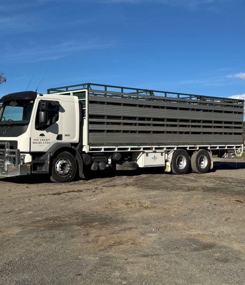 2017 Volvo FE 320 - with Stock Crate