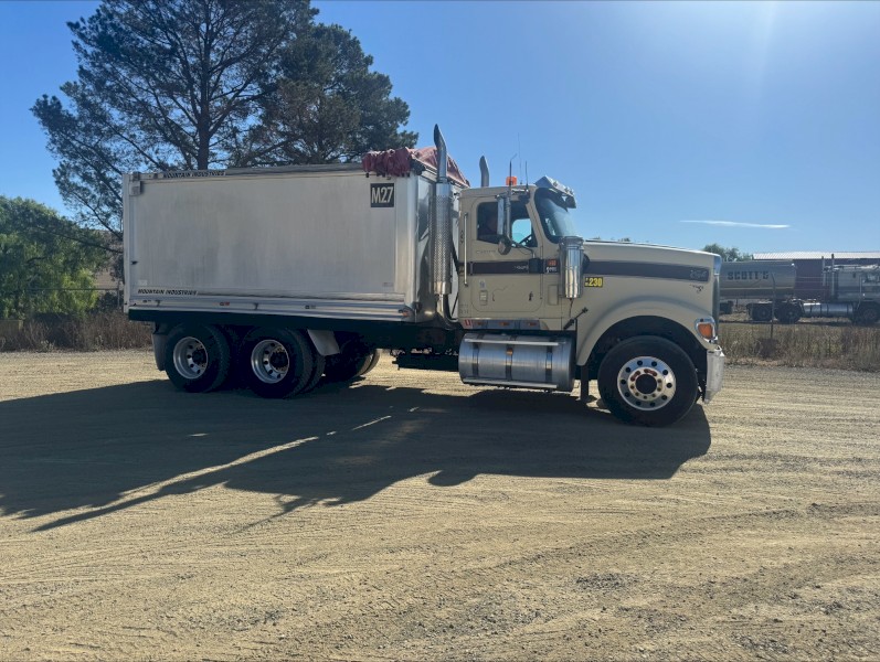 2008 International Eagle 9900 Tipper