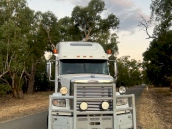 140 tonne GCM  heavy workhorse! 2014 Freightliner Coronado  