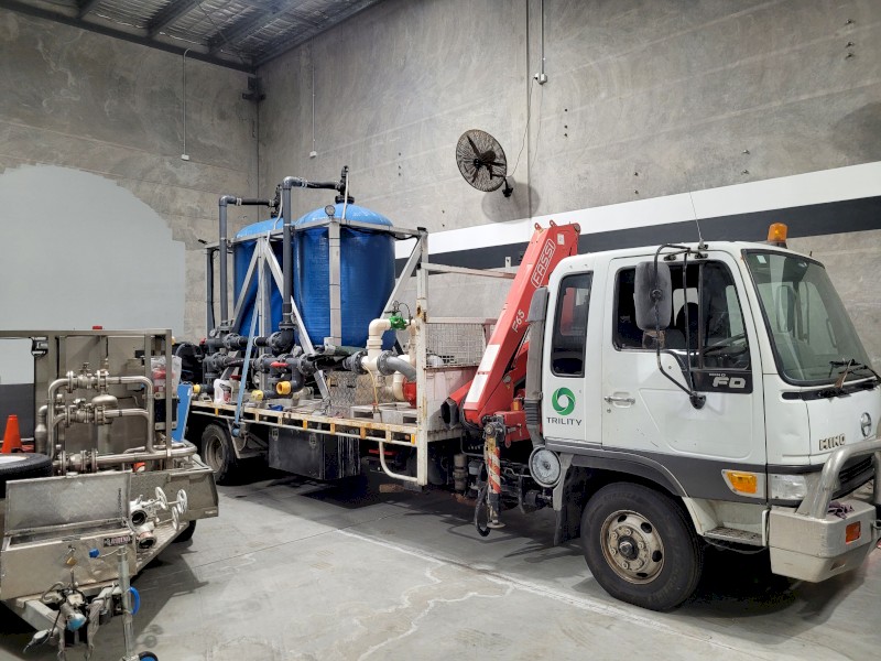 2001 Hino Ranger with Crane & Filtration System 