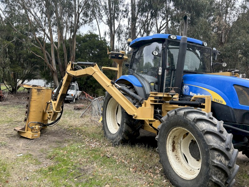 2011 New Holland T6030 