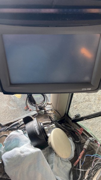 Trimble GPS System ezi pilot and 750 screen