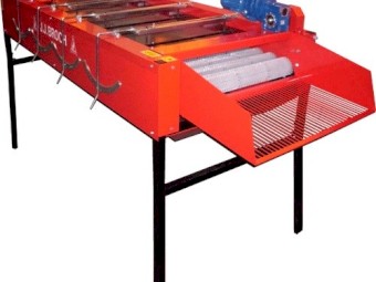 JJ Broch Garlic Brushing Table