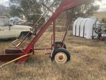 New Holland 471 Small Bale Elevator