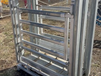 Sheep Meat Handler & Lamb Chute 