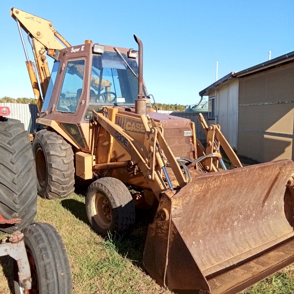 Case 580E Back Hoe
