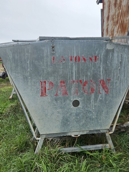 2 x Paton 1.5 t feeders