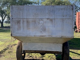 Feed out bin