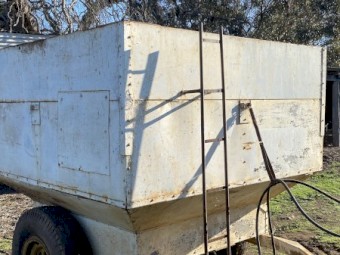 Feed out bin