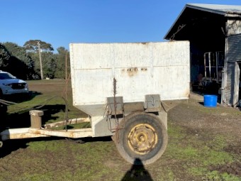 Feed out bin